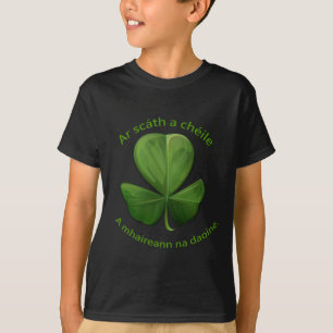 互いに助け合って生き残る Tシャツ