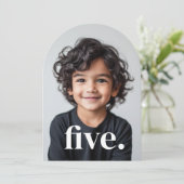 五つのアーチ型フォト5誕生日 招待状 (スタンド正面)