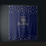 五十 |金ゴールド・ネイビー50th Birthday Party Backdrop タペストリー<br><div class="desc">このモダンタペストリーはシックなネイビーブルーと金ゴールドの誕生日パーティーに最適だ。この洗練された楽しむパーティーの背景で写真を撮り、特別な日を思い出す。このデザインは、ゴールデンタイポグラフィ「50番目の誕生日」と六角形の紙吹雪背景を備えている。名前とイベント日付の文字をパーソナライズできる。マッチング招待状とパーティー用品は私のショップBaraBomDesignで利用可能。感謝!</div>