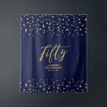 五十 |金ゴールド・ネイビー50th Birthday Party Backdrop タペストリー<br><div class="desc">このモダンタペストリーはネイビーブルーと金ゴールドカラーテーマ50th誕生日パーティーに最適だ。この洗練された楽しむパーティーの背景で写真を撮り、特別な日を思い出す。このデザインは、黄金のタイポグラフィ"50"と六角形の紙吹雪背景を備えている。タペストリーの下にある名前、イベント、日付をパーソナライズできる。私のショップBaraBomDesignでは、より多くの招待状やパーティーの供給が利用可能である。感謝!</div>