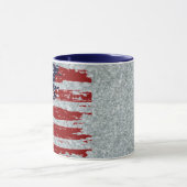 亜鉛メッキされた金属の外観とフラグ マグカップ (中央)