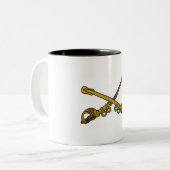 交差させたサーベルのマグ ツートーンマグカップ (正面左)