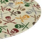 交差させた剣が付いている海賊スカル カッティングボード (角)