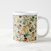 交差させた剣が付いている海賊スカル ジャンボコーヒーマグカップ (右)