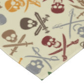 交差させた剣が付いている海賊スカル テーブルクロス (アングル)