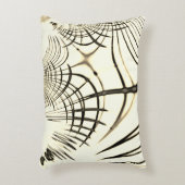 交差したナッツブラウンまたはカーキ曲線のトレースはベージュ アクセントクッション (正面(垂直))