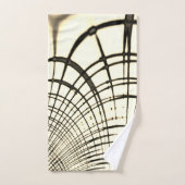 交差したナットブラウンの曲線トレース、明るい背景 バスタオルセット (ハンドタオル)