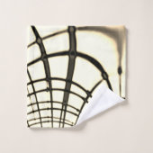 交差したナットブラウンの曲線トレース、明るい背景 バスタオルセット (ウォッシュタオル)