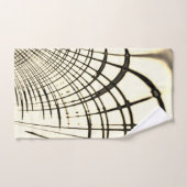 交差したナットブラウンの曲線トレース、明るい背景 バスタオルセット (ハンドタオル)