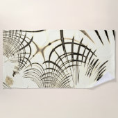 交差したナットブラウンの曲線トレース、明るい背景 ビーチタオル (正面)