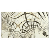 交差したナットブラウンの曲線トレース、明るい背景 枕カバー (正面右)