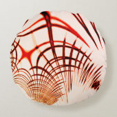 交差した赤茶色の曲線のトレース、エイジドエフェクト ラウンドクッション (正面)