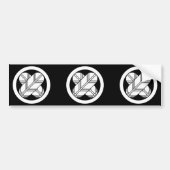 交差する鷹の羽が円で バンパーステッカー (正面)