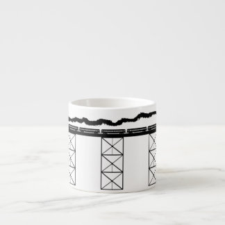 交差の蒸気機関車が付いている高レベル橋 エスプレッソカップ