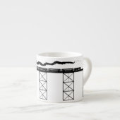 交差の蒸気機関車が付いている高レベル橋 エスプレッソカップ (正面右)