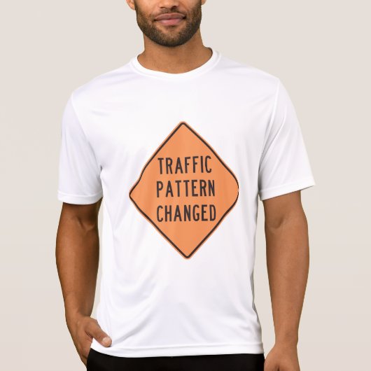 交通パターン変更道路警告標識 Tシャツ (正面)