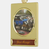 交通事故- 1926年からどこも出ました ゴールドプレートバナーオーナメント (左)