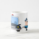 交通担当警察は車によって統率します コーヒーマグカップ (中央)