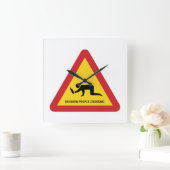 交通標識を渡る酔っぱらい スクエア壁時計 (ホーム)