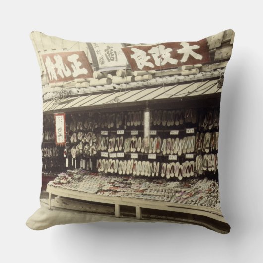 京都、c.1890 (手色の写真)の靴店 クッション (正面)