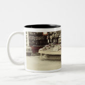 京都、c.1890 (手色の写真)の靴店 ツートーンマグカップ (左)