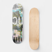 人々がアートワークをコラージュする スケートボード (正面)