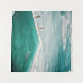 人々が立ってスイミングプールで泳ぐbesi タペストリー (正面(横))