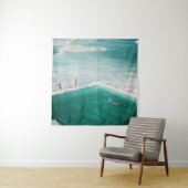 人々が立ってスイミングプールで泳ぐbesi タペストリー (インサイチュ)