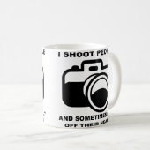 人々の写真を撮おもしろい影するマグカップを撮影 コーヒーマグカップ (正面右)