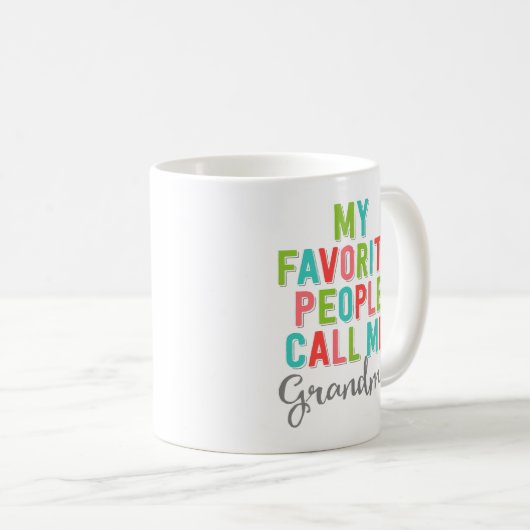 人々はお気に入りの私をおばあちゃんと呼ぶ コーヒーマグカップ (正面右)