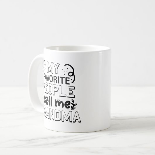 人々はお気に入りの私をおばあちゃんと呼ぶ コーヒーマグカップ (正面左)