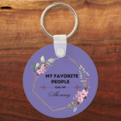 人々はお気に入りの私をmommy keychainと呼ぶ キーホルダー (裏面)