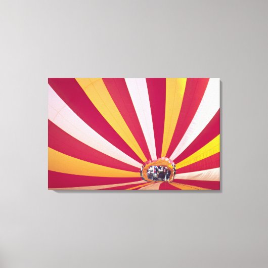 人々は熱気球フォート・コリンズを満たした。 キャンバスプリント (正面)