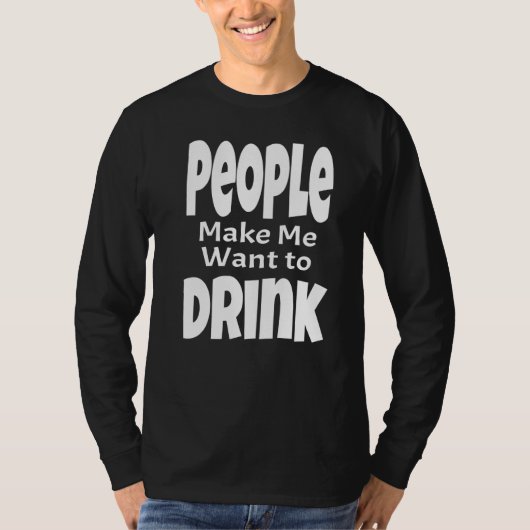 人々は私に飲みたくさせる 大人のアルコールに関する名言 Tシャツ (正面)