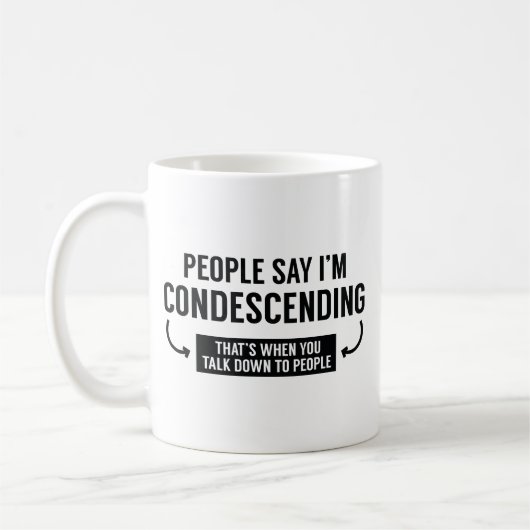 人々は私を謙遜していると言う コーヒーマグカップ (左)