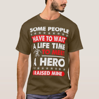人々はSを歓迎して待つ誇りを持った必要がある Tシャツ