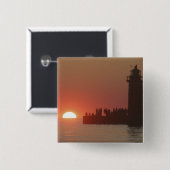 人々灯台の夕焼けシルエット南 缶バッジ (正面&裏面)