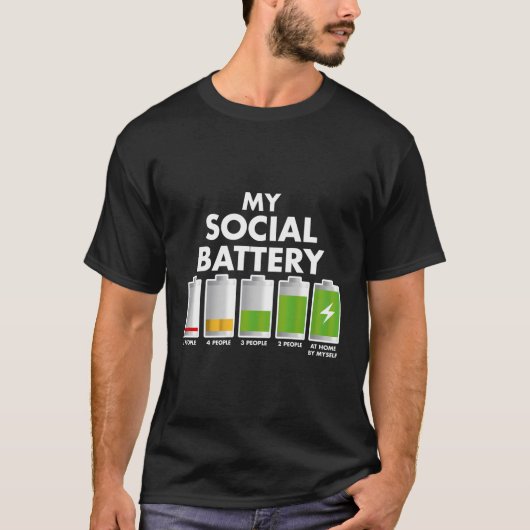 人おもしろいと一緒に私のソーシャル・バッテリーを内向きに Tシャツ (正面)