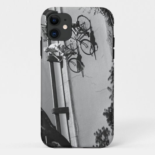 人および男の子のサイクリング Case-Mate iPhoneケース (裏面)