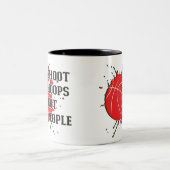 人ではなくバスケを撮影 ツートーンマグカップ (中央)