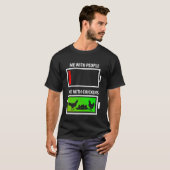 人といる私 vs. 鶏といる私 おもしろい 鶏 愛 tシャツ (正面フル)