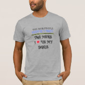 人と出会えば出会うほど犬を愛する – Tシャツ (正面)