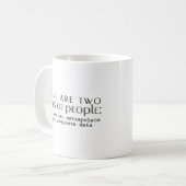 人には二つの種類がある コーヒーマグカップ (正面左)