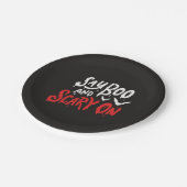 人にブーと怖い声を出す |面白いハロウィーンパーティー ペーパープレート (アングル)