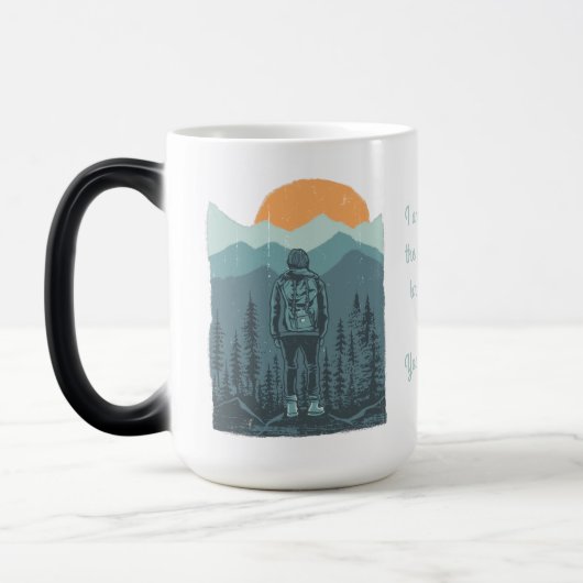 人に合わせた荒野ハイカーの女性 モーフィングマグカップ (左)