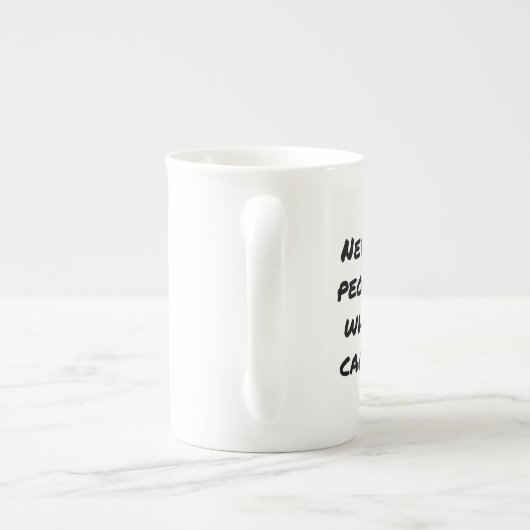 人に名物マグカップなんて言わせない ボーンチャイナマグカップ (裏面)