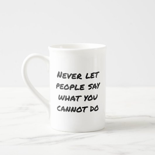 人に名物マグカップなんて言わせない ボーンチャイナマグカップ (左)