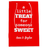 人に少し甘い物を与える | 赤バレンタイン ミディアムペーパーバッグ (正面)