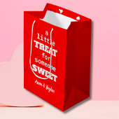 人に少し甘い物を与える | 赤バレンタイン ミディアムペーパーバッグ