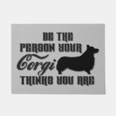 人のペンブロークのウェルシュコーギーの小犬があって下さい ドアマット (正面)